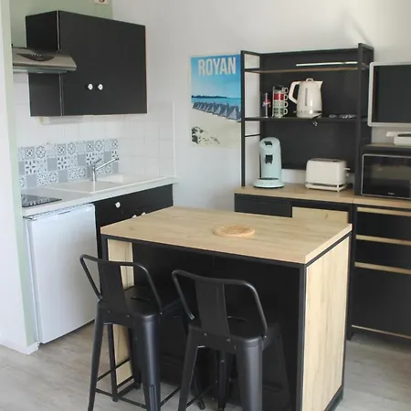 Studio Avec Parking Proche Plage Et Centre * Royan